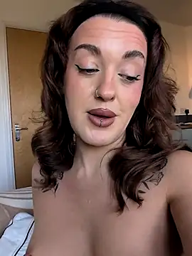 Snapshot of Petite_Juicy_Olive chatting on 9, 7, 2026 Petite Juicy Olive online show from 9, 7, 2026