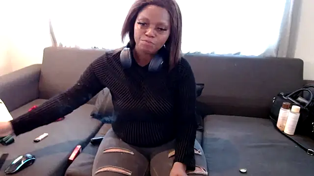 Snapshot of LustyDeziree1 chatting on 13, 10, 2025 LustyDeziree1 online show from 13, 10, 2025