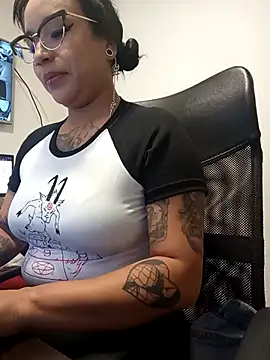 Snapshot of IsisBathory chatting on 18, 3, 2025 IsisBathory online show from 18, 3, 2025