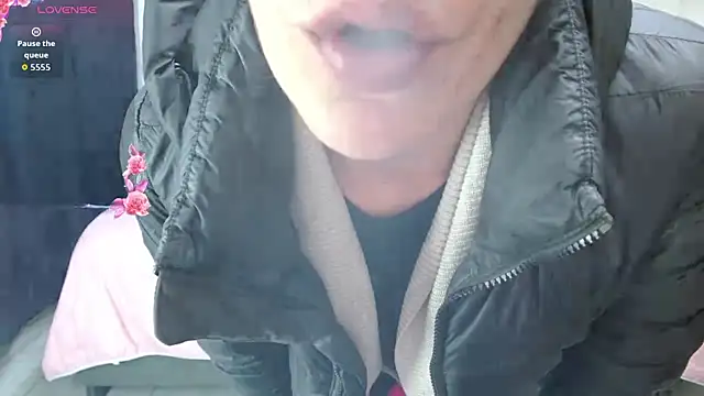 mia velvet1 online show from 13, 9, 2025