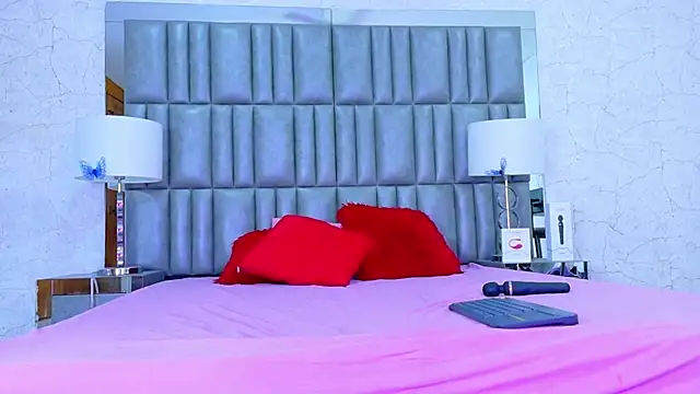 CamilaJohnston online show from 8, 9, 2025