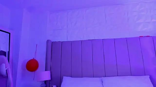 Snapshot of CarolineNasty chatting on 12, 3, 2025 CarolineNasty online show from 12, 3, 2025