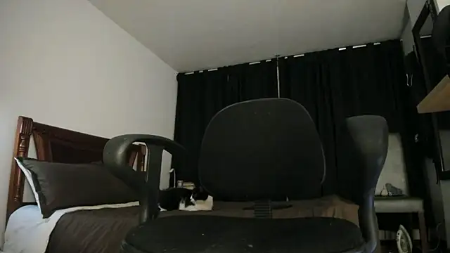 Snapshot of Hat_girl chatting on 15, 1, 2026 Hat girl online show from 15, 1, 2026