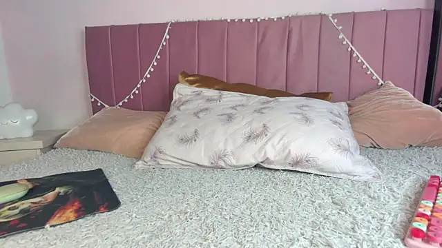 kitty-kryss online show from 18, 11, 2025