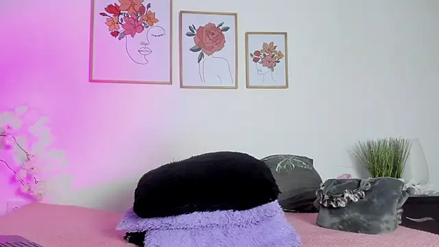 Snapshot of alana_111 chatting on 24, 9, 2025 alana 111 online show from 24, 9, 2025