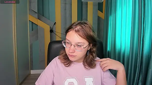 AngelinaLow online show from 15, 9, 2025