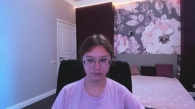 AngelinaLow online show from 18, 9, 2025