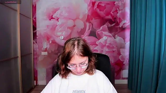 AngelinaLow online show from 2, 10, 2025