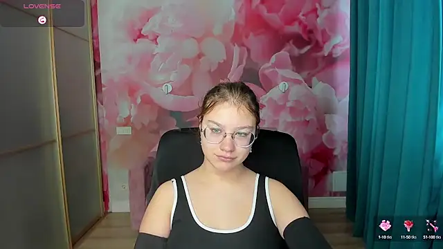 AngelinaLow online show from 13, 10, 2025