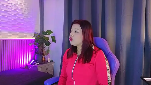 TiffanyWalk online show from 18, 12, 2025