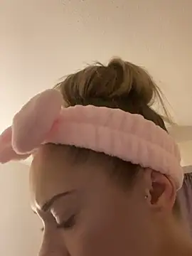 Snapshot of Amy-Storm chatting on 12, 3, 2025 Amy-Storm online show from 12, 3, 2025