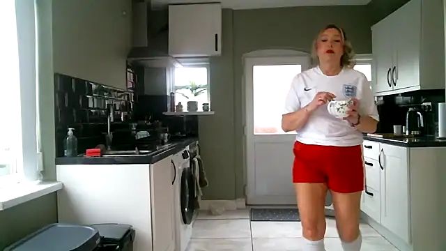 MissHoneyPenny online show from 17, 6, 2026