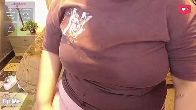 Snapshot of ailyn_maury chatting on 8, 4, 2026 ailyn maury online show from 8, 4, 2026