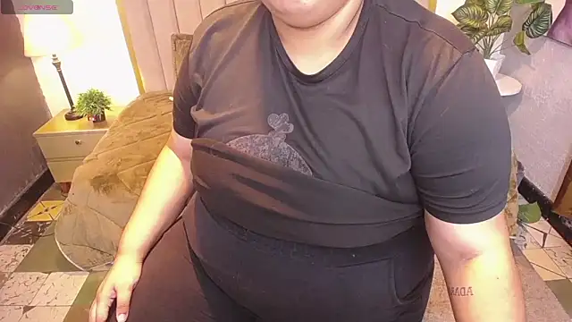 Snapshot of ailyn_maury chatting on 11, 4, 2026 ailyn maury online show from 11, 4, 2026