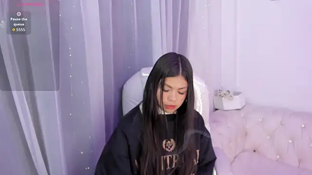 Pretty Johnson  online show from 16, 11, 2025