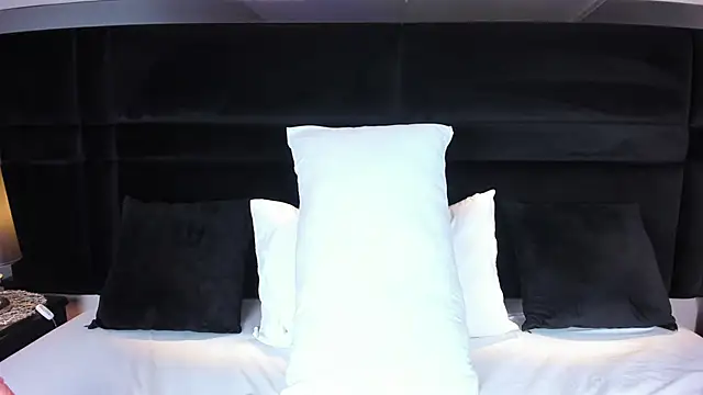 Snapshot of LauraCarther chatting on 14, 12, 2025 LauraCarther online show from 14, 12, 2025