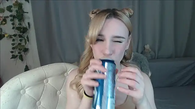 Snapshot of Mia__Kitty chatting on 19, 3, 2025 Mia  Kitty online show from 19, 3, 2025