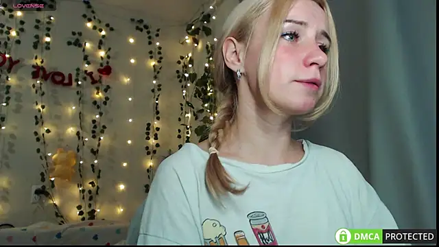 Snapshot of Mia__Kitty chatting on 9, 10, 2025 Mia  Kitty online show from 9, 10, 2025