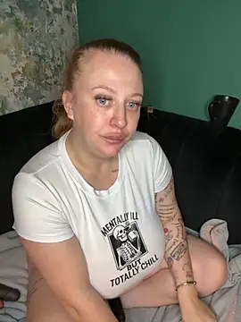 Snapshot of XxXMistyXxX chatting on 29, 9, 2025 XxXMistyXxX online show from 29, 9, 2025