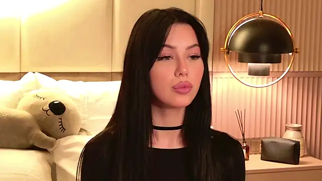 Leya Foxhall online show from 17, 11, 2025