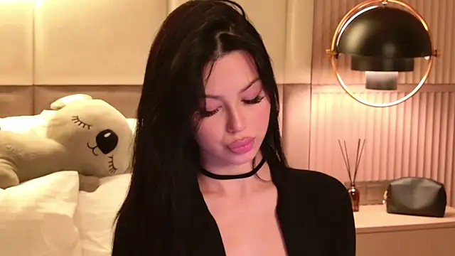 Leya Foxhall online show from 20, 11, 2025