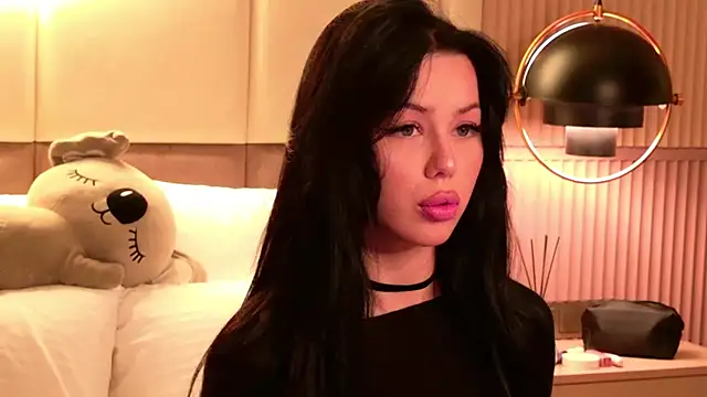 Leya Foxhall online show from 25, 11, 2025