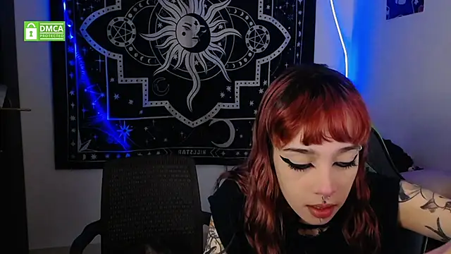Snapshot of lovelockedlips chatting on 11, 10, 2025 lovelockedlips online show from 11, 10, 2025