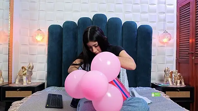 Lili Opal online show from 30, 3, 2026