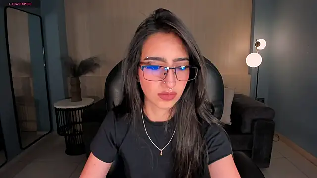 Snapshot of LarisaSmirnov chatting on 18, 10, 2025 LarisaSmirnov online show from 18, 10, 2025