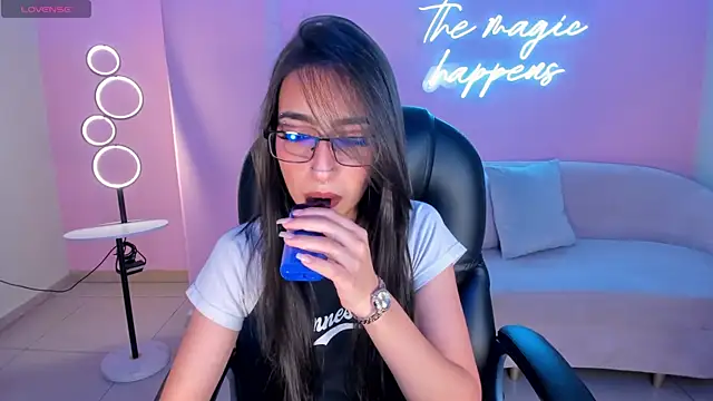 Snapshot of LarisaSmirnov chatting on 18, 11, 2025 LarisaSmirnov online show from 18, 11, 2025