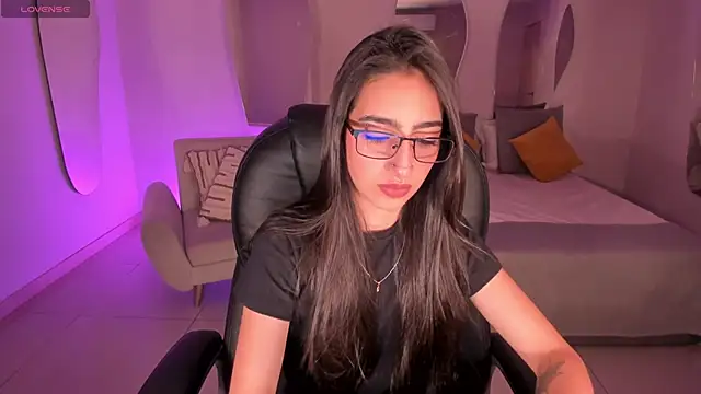 Snapshot of LarisaSmirnov chatting on 1, 12, 2025 LarisaSmirnov online show from 1, 12, 2025