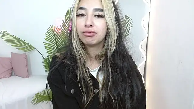 Snapshot of Malory_tay1 chatting on 28, 9, 2025 Malory tay1 online show from 28, 9, 2025