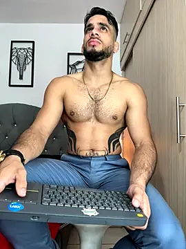 Snapshot of Maximiliano_ford chatting on 3, 10, 2025 Maximiliano ford online show from 3, 10, 2025