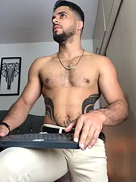 Snapshot of Maximiliano_ford chatting on 19, 10, 2025 Maximiliano ford online show from 19, 10, 2025