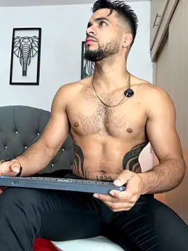 Snapshot of Maximiliano_ford chatting on 14, 11, 2025 Maximiliano ford online show from 14, 11, 2025