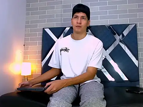 Jhojan twink online show from 27, 9, 2025