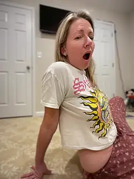 LittleMsMILF online show from 24, 2, 2026