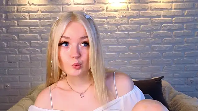 Snapshot of minigirl chatting on 15, 3, 2025 minigirl online show from 15, 3, 2025