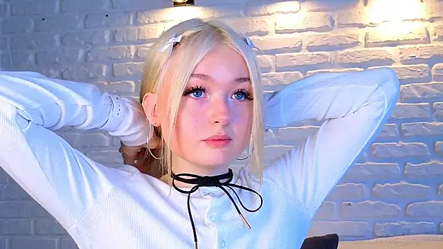 Snapshot of minigirl chatting on 18, 3, 2025 minigirl online show from 18, 3, 2025