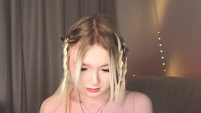 Snapshot of minigirl chatting on 2, 2, 2026 minigirl online show from 2, 2, 2026