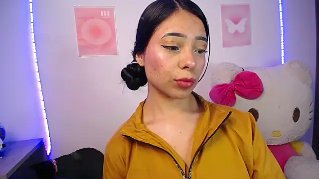 Emilybutterfly1 online show from 14, 12, 2025