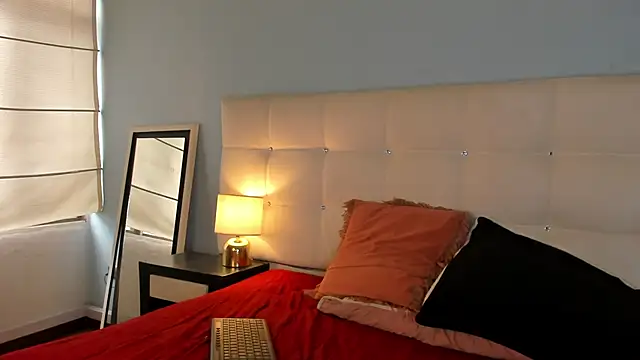 Snapshot of Moon__April chatting on 8, 9, 2025 Moon April online show from 8, 9, 2025