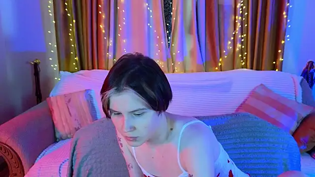 Snapshot of Tara_Lawson chatting on 15, 12, 2025 Tara Lawson online show from 15, 12, 2025