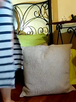 emiliemilf online show from 9, 4, 2026