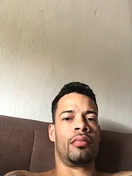 Snapshot of HenriquePhn chatting on 5, 6, 2026 HenriquePhn online show from 5, 6, 2026