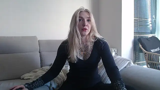 tattoobbgirl online show from 7, 10, 2025