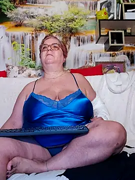 QueenPammy1 online show from 2, 3, 2025