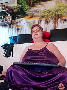 QueenPammy1 online show from 8, 4, 2026