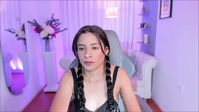 Snapshot of hanna_mils chatting on 1, 5, 2026 hanna mils online show from 1, 5, 2026