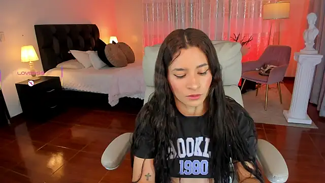 Snapshot of hanna_mils chatting on 28, 5, 2026 hanna mils online show from 28, 5, 2026